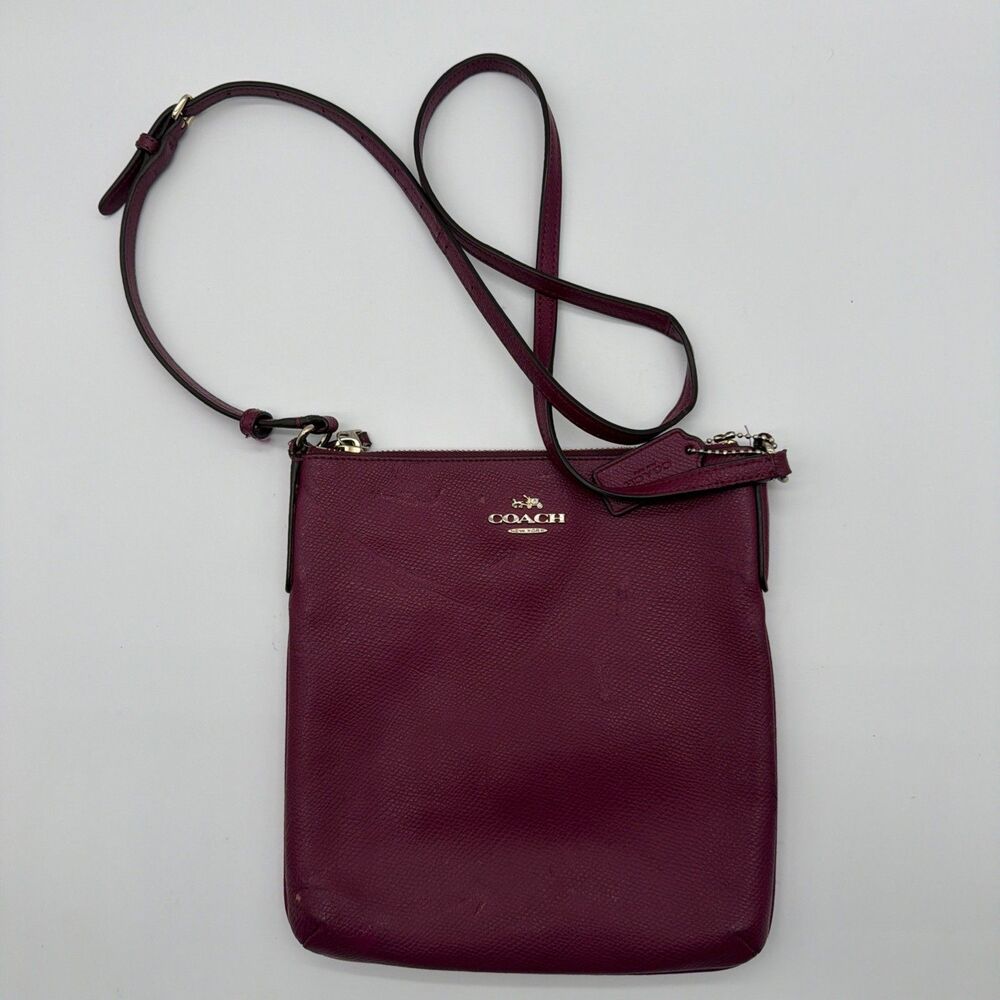 COACH FUSHIA F1532-F36063 Crossbody Gold Hrdwr Zipper & Snap Close Outside